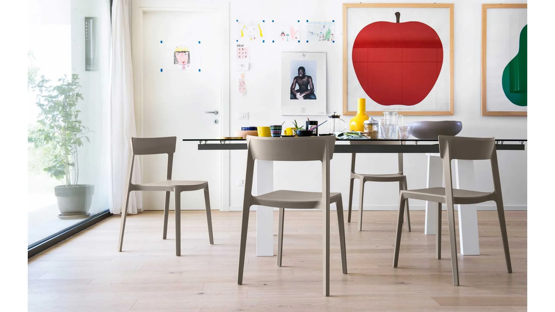 Sedia in plastica impilabile Skin di Calligaris