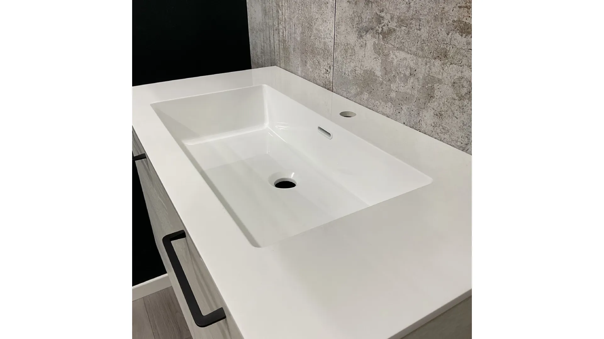 Bagno con piano in Tecnoril